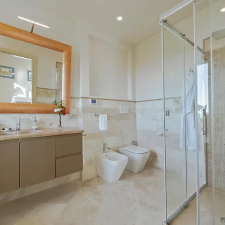 Luxury Marigold View I Comfort Sauna & Infinity Pool Appartement *