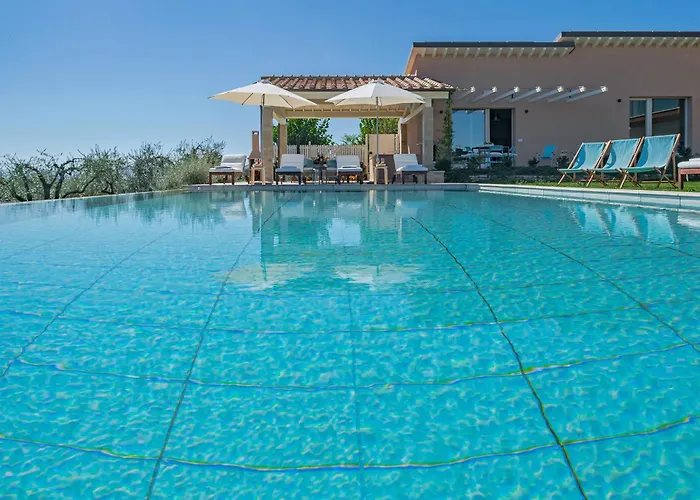 Luxury Marigold View I Comfort Sauna & Infinity Pool Apartment