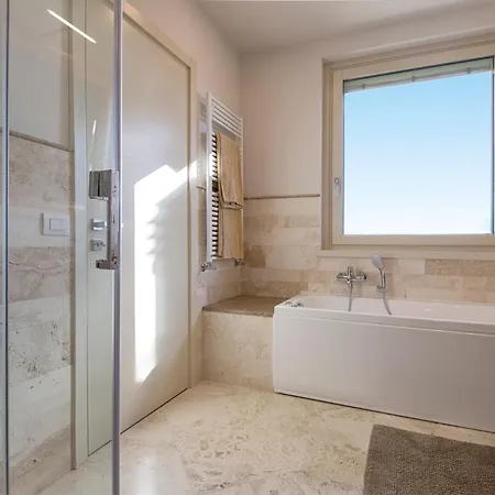 Luxury Marigold View I Comfort Sauna & Infinity Pool Appartement *